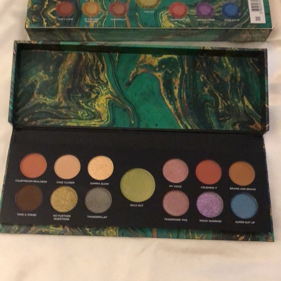 Urban Decay X Marvel Studios She Hulk 13 Pan Eyeshadow Palette 11.6g NIB - Picture 9 of 11